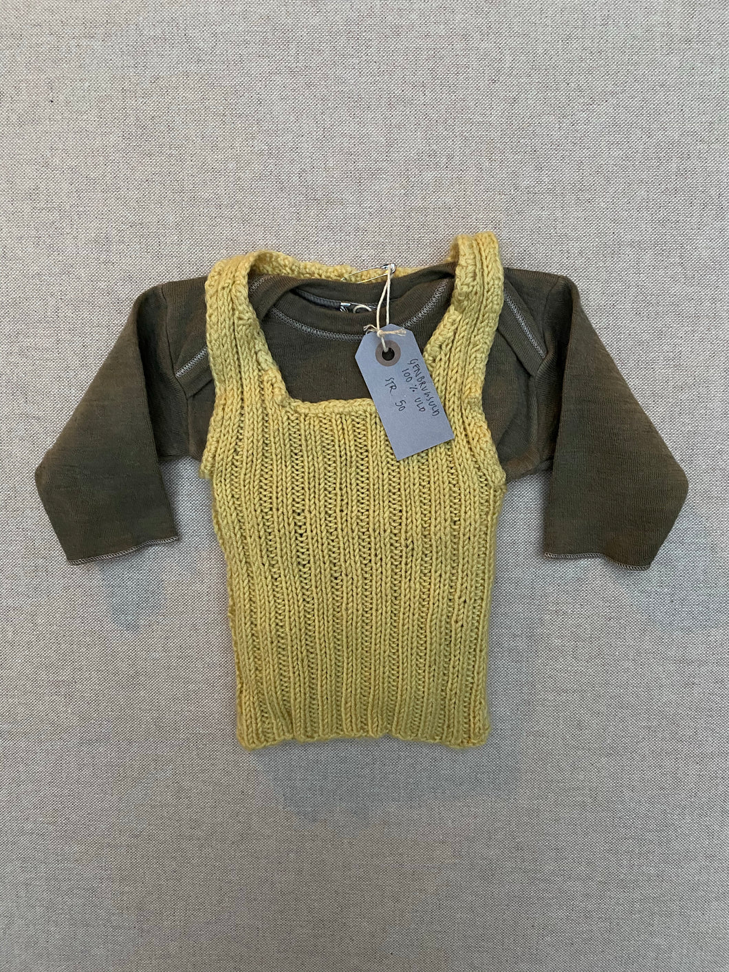 Natural colored wool vest/t-shirt, 50/56